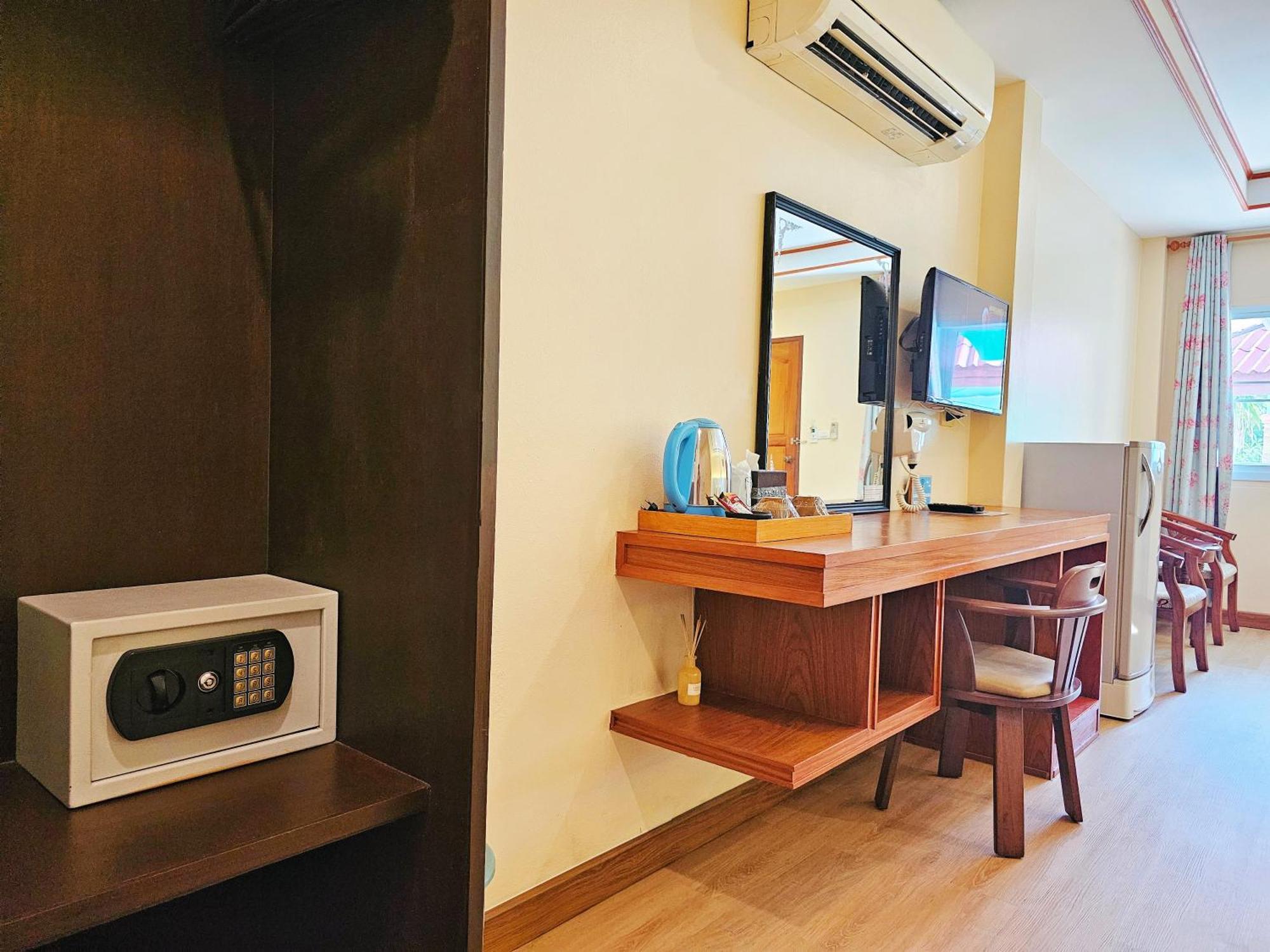 Phaithong Sotel Resort Chalong Exterior foto